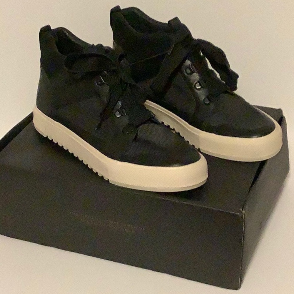 Frye Gia Lug Trail Sneaker Size 10 NIB
